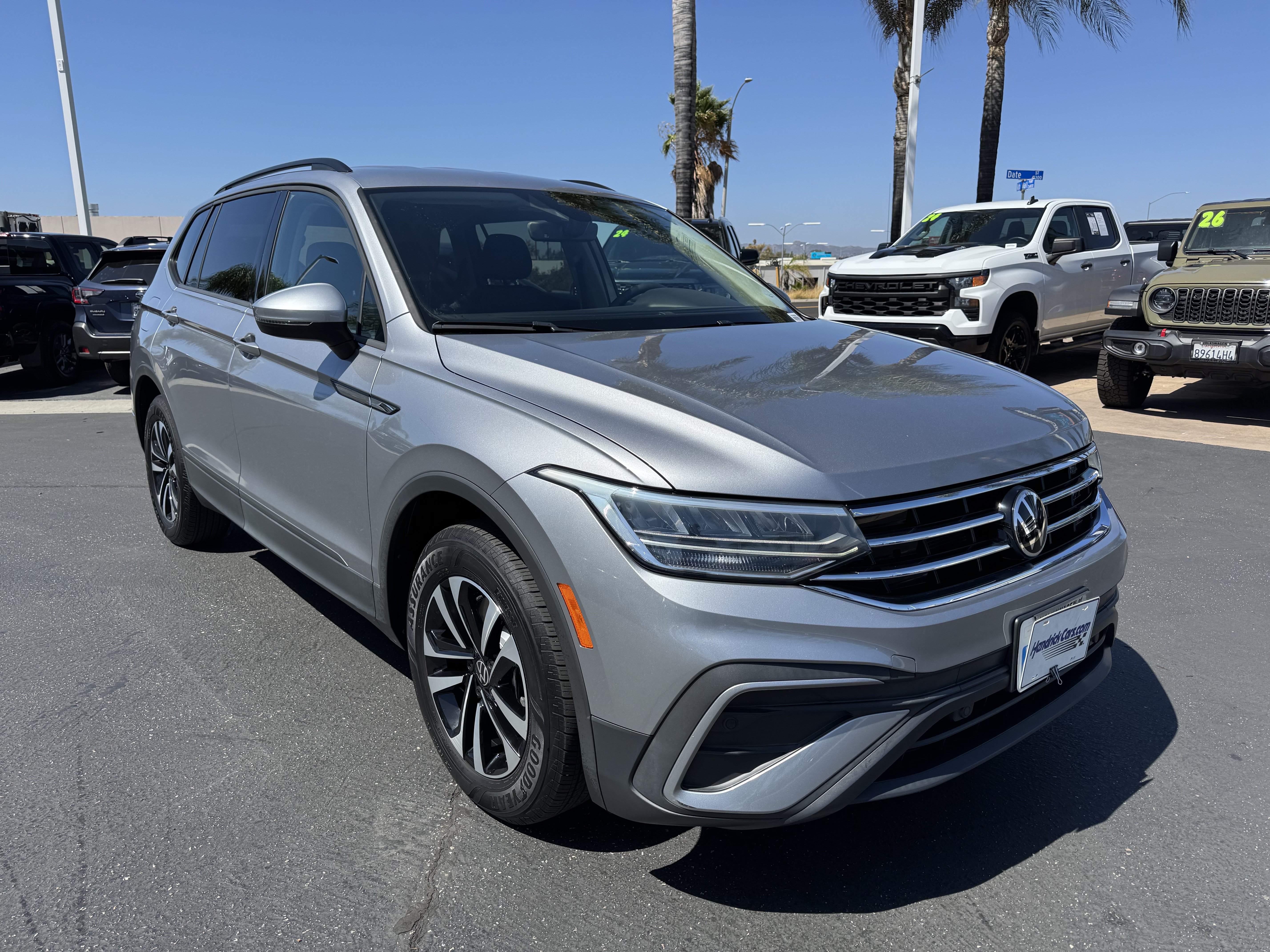 Used 2024 Volkswagen Tiguan S FWD image 2