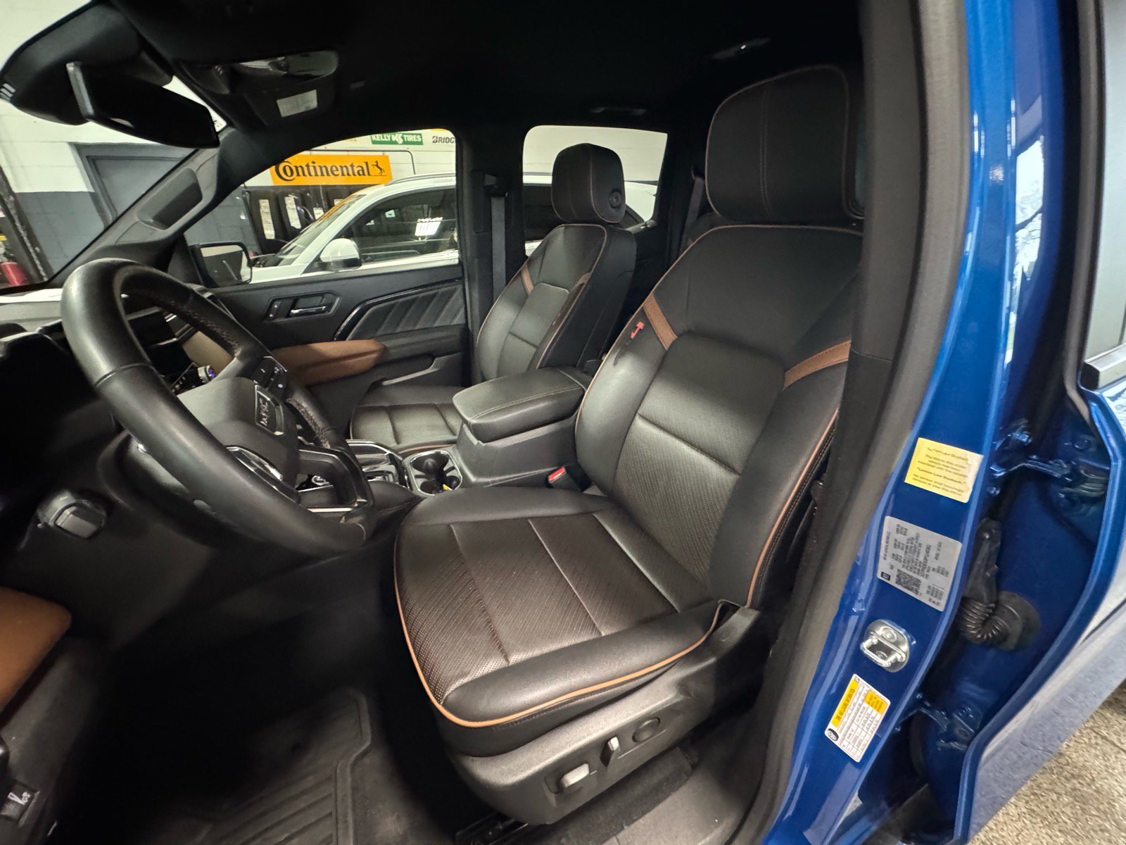 Used 2023 GMC Canyon AT4 w/ AT4 Premium Package AWD/4WD image 18