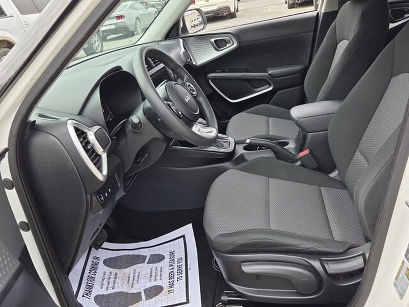 Used 2023 Kia Soul LX w/ Option Group 015 image 6