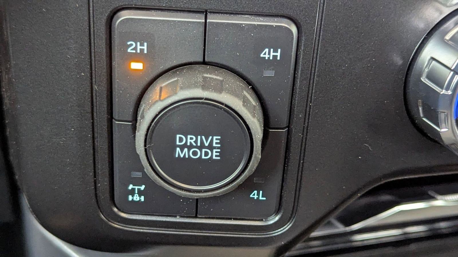 New 2026 Ford F250 Lariat w/ Black Appearance Package image 30