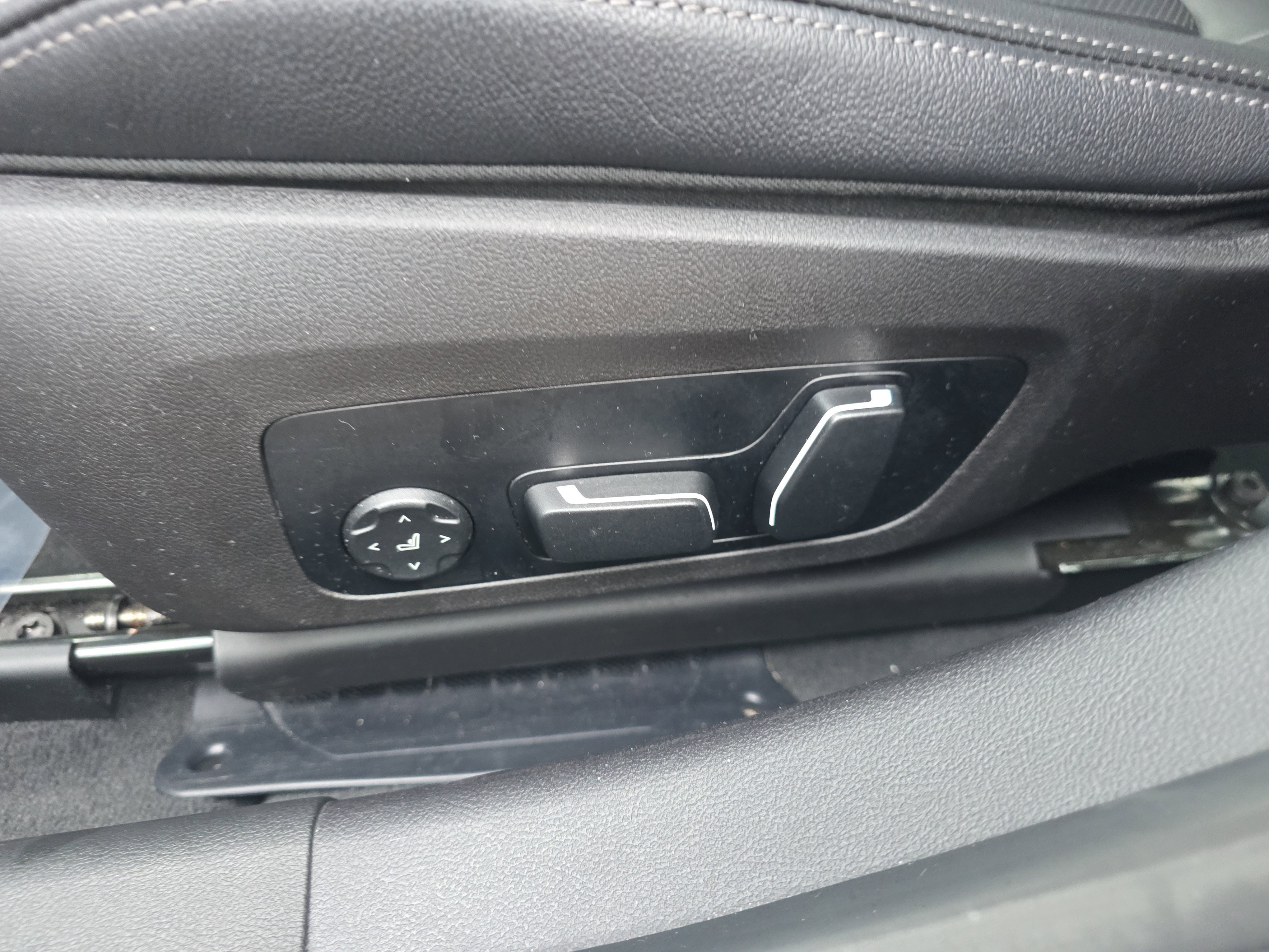 Used 2024 BMW 330i Sedan image 18