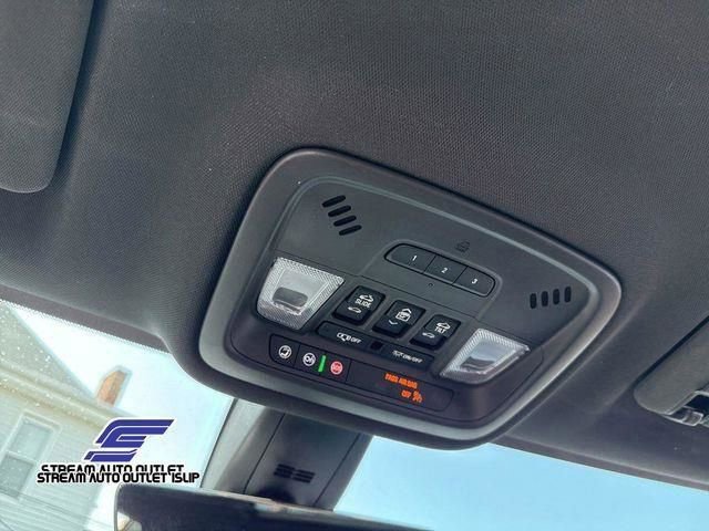 Used 2023 Chevrolet Traverse RS image 30