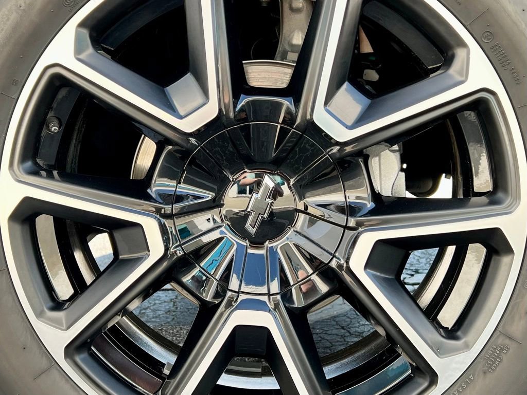 Used 2023 Chevrolet Suburban RST w/ Luxury Package image 15