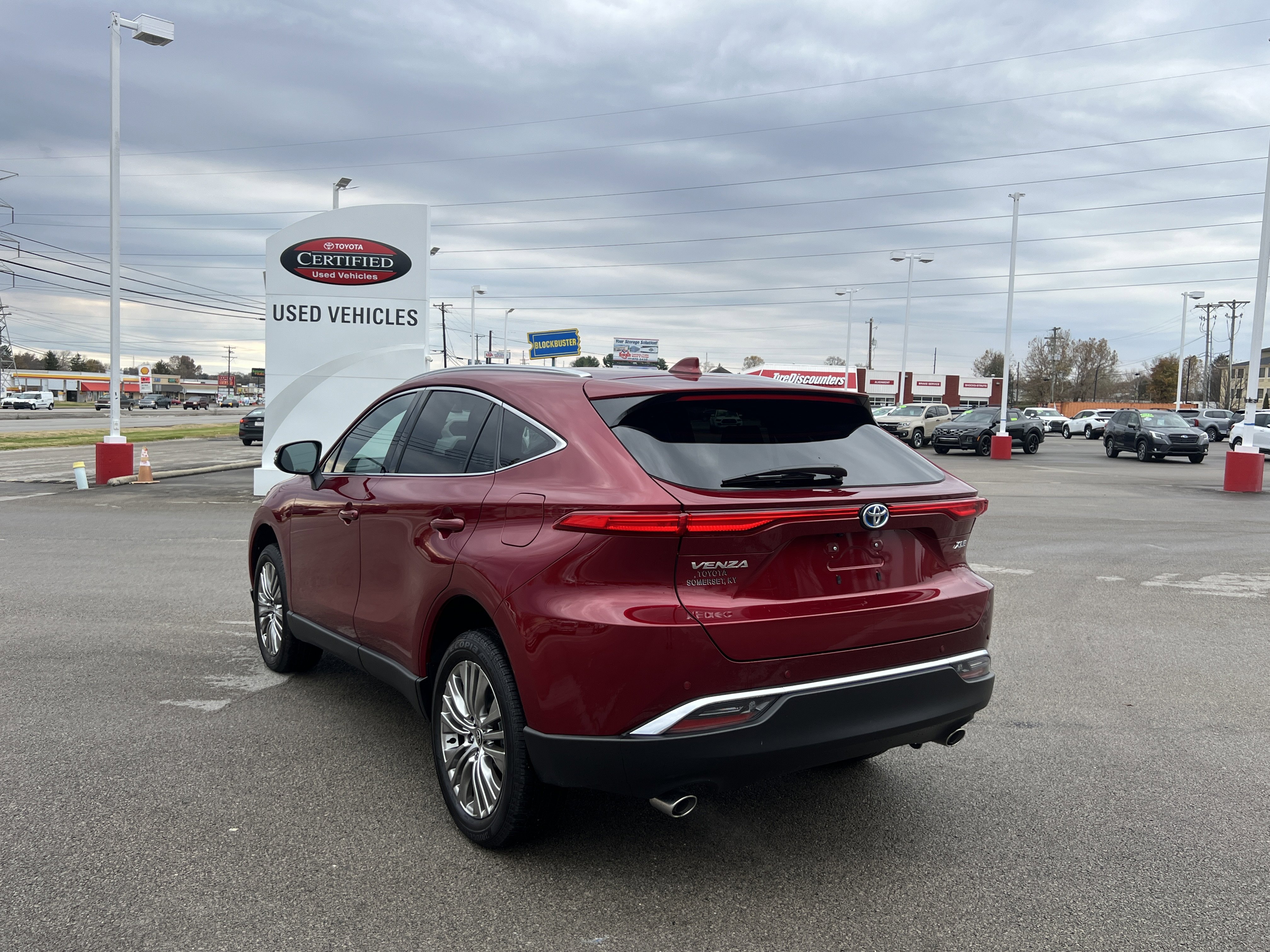 Certified 2024 Toyota Venza XLE image 11