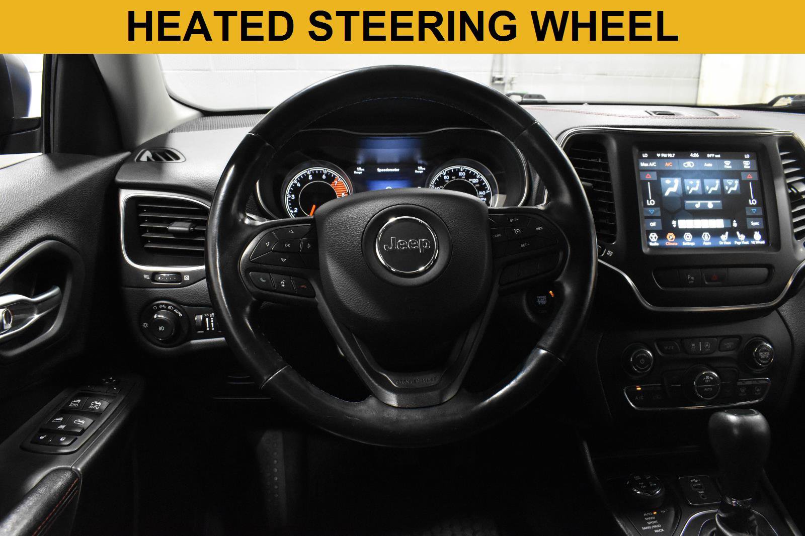 Used 2020 Jeep Cherokee Trailhawk w/ Cold Weather Group AWD/4WD image 5