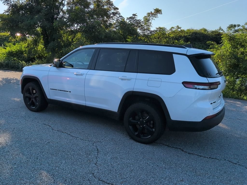 Used 2023 Jeep Grand Cherokee L Laredo AWD/4WD image 4