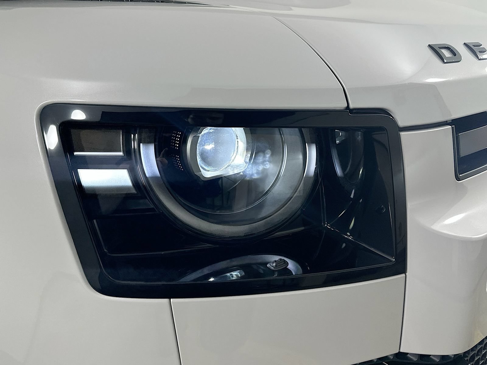New 2026 Land Rover Defender 130 X-Dynamic SE AWD/4WD image 10