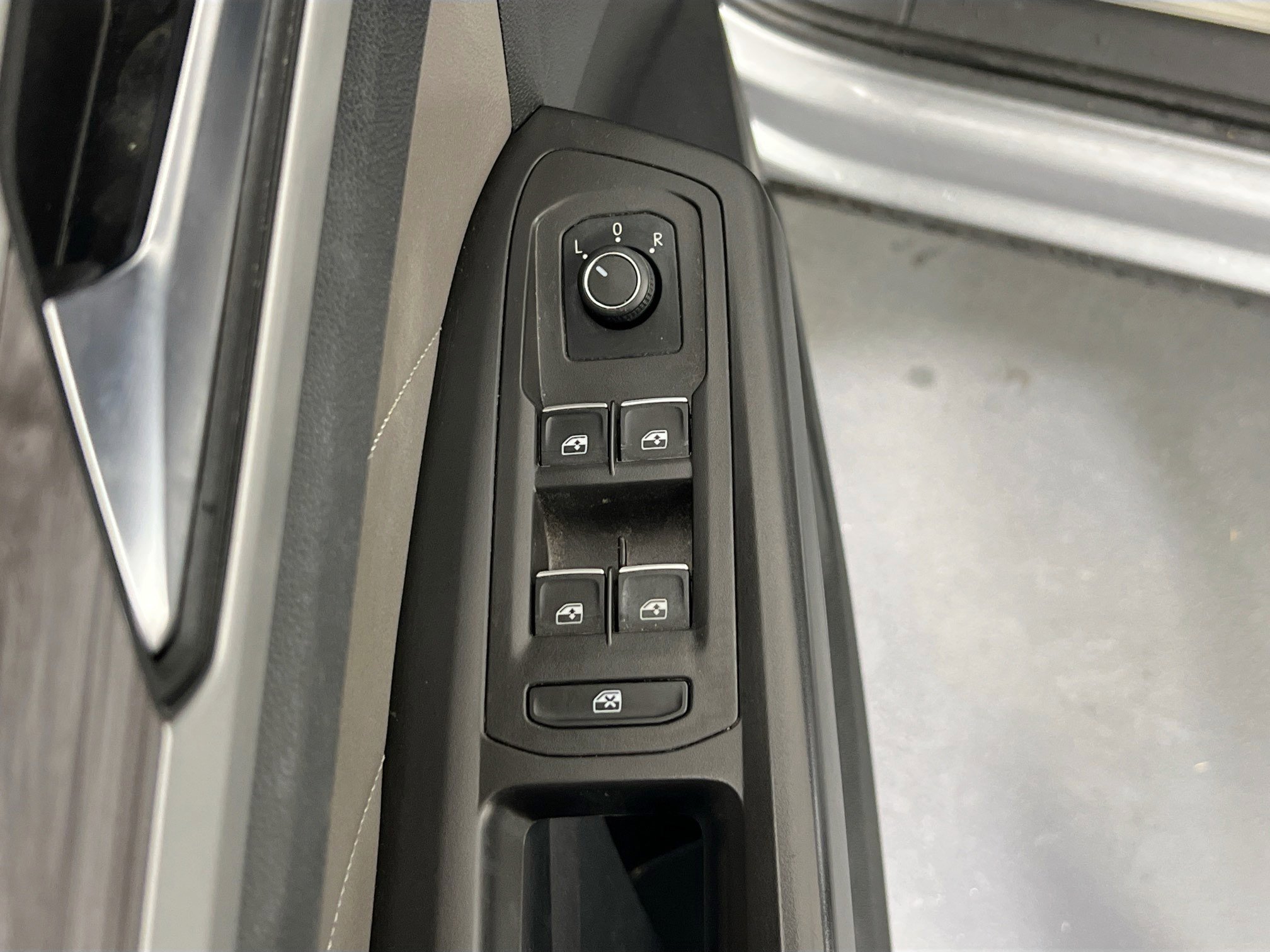 Used 2022 Volkswagen Atlas Cross Sport SE image 17