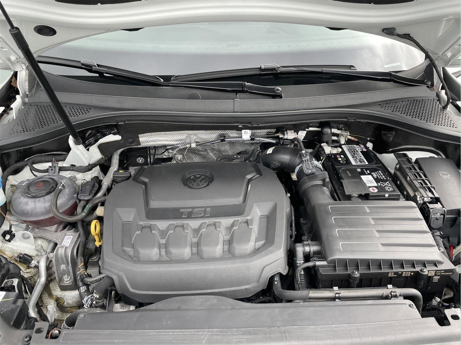 Used 2023 Volkswagen Tiguan SE AWD/4WD image 11