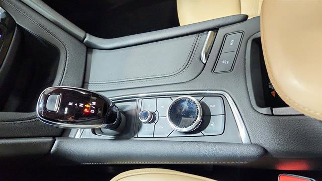 Used 2024 Cadillac XT6 Sport w/ Platinum Package image 16