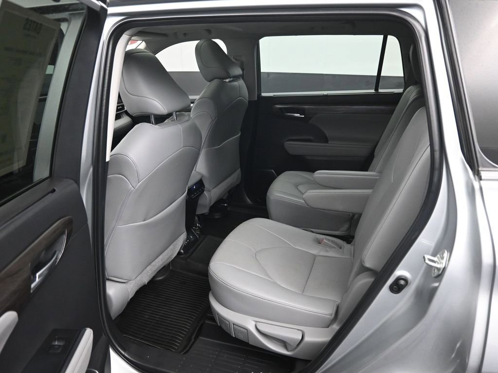 Used 2023 Toyota Highlander Limited image 10