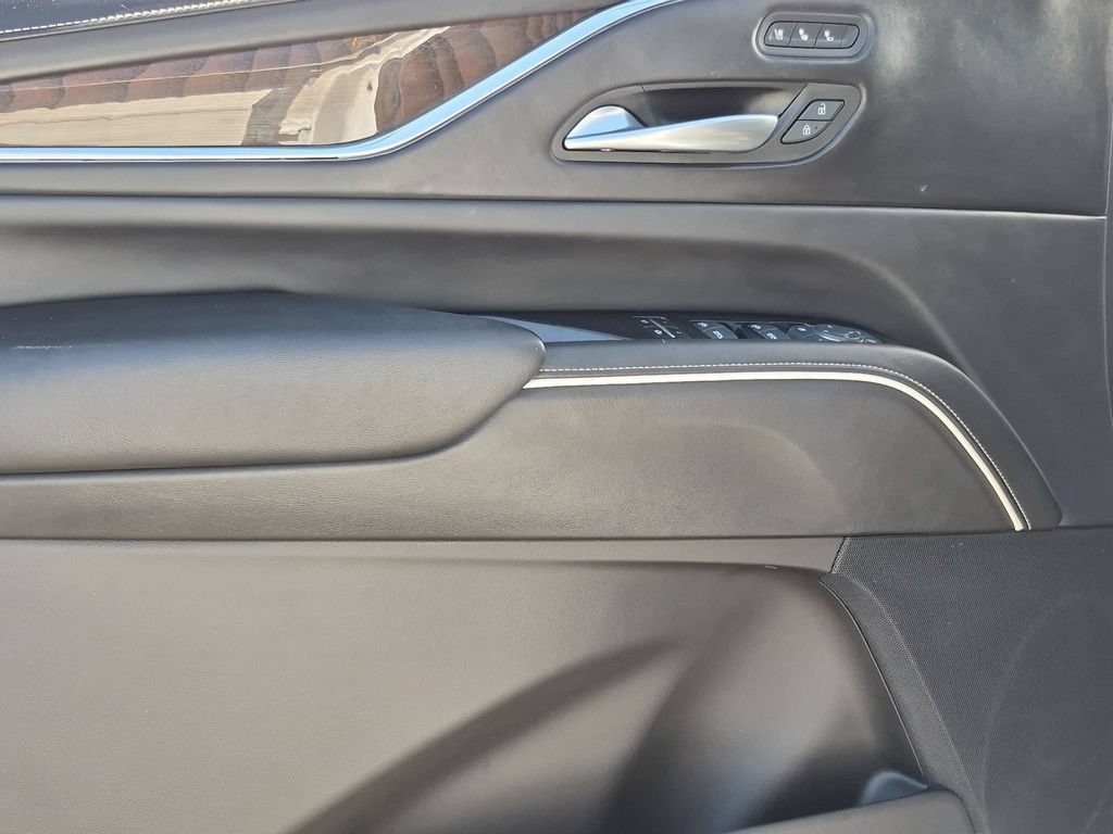 Certified 2024 Cadillac Escalade Sport Platinum w/ LPO, Floor Liner Package AWD/4WD image 15