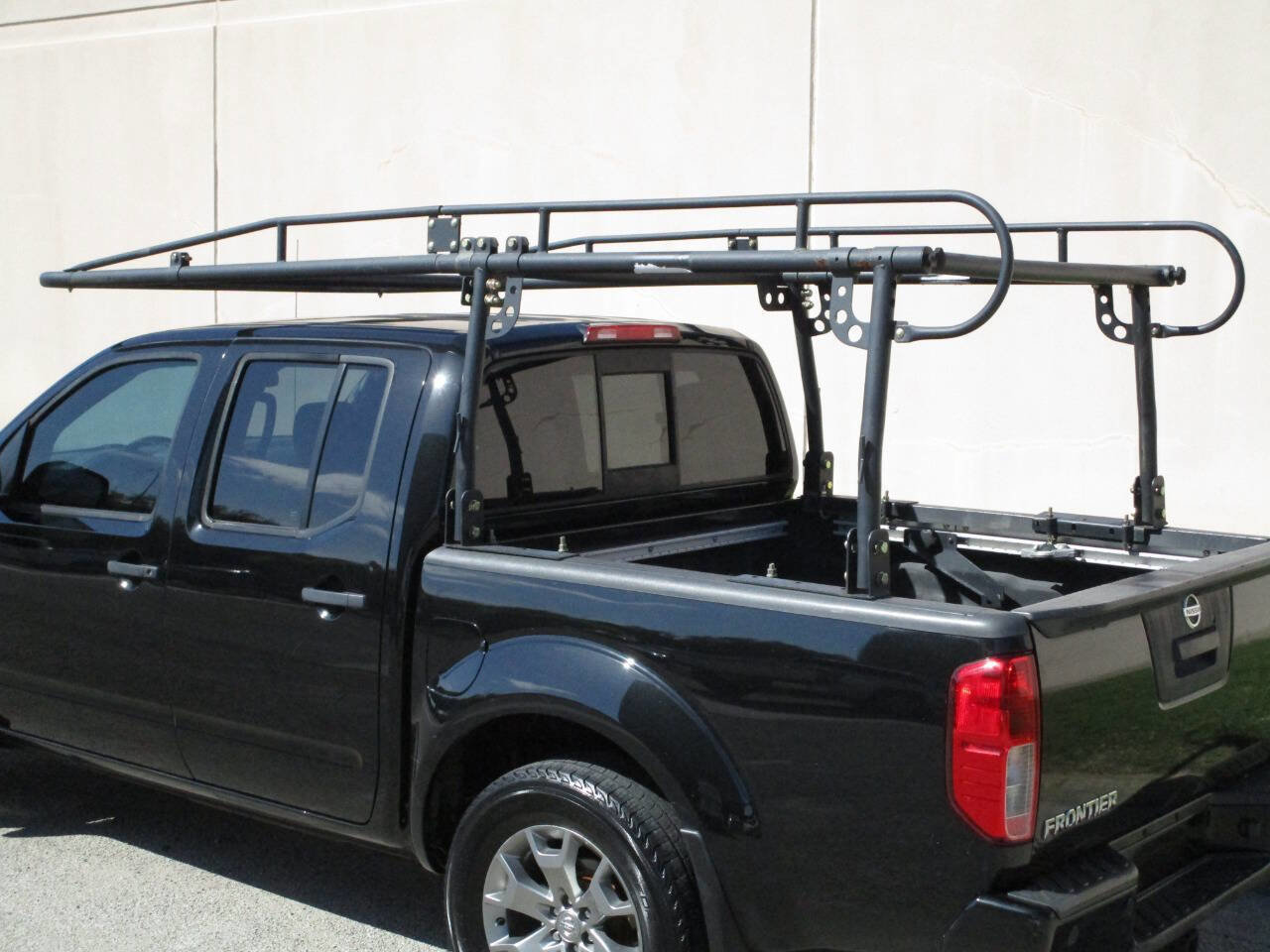 Used 2021 Nissan Frontier SV image 6