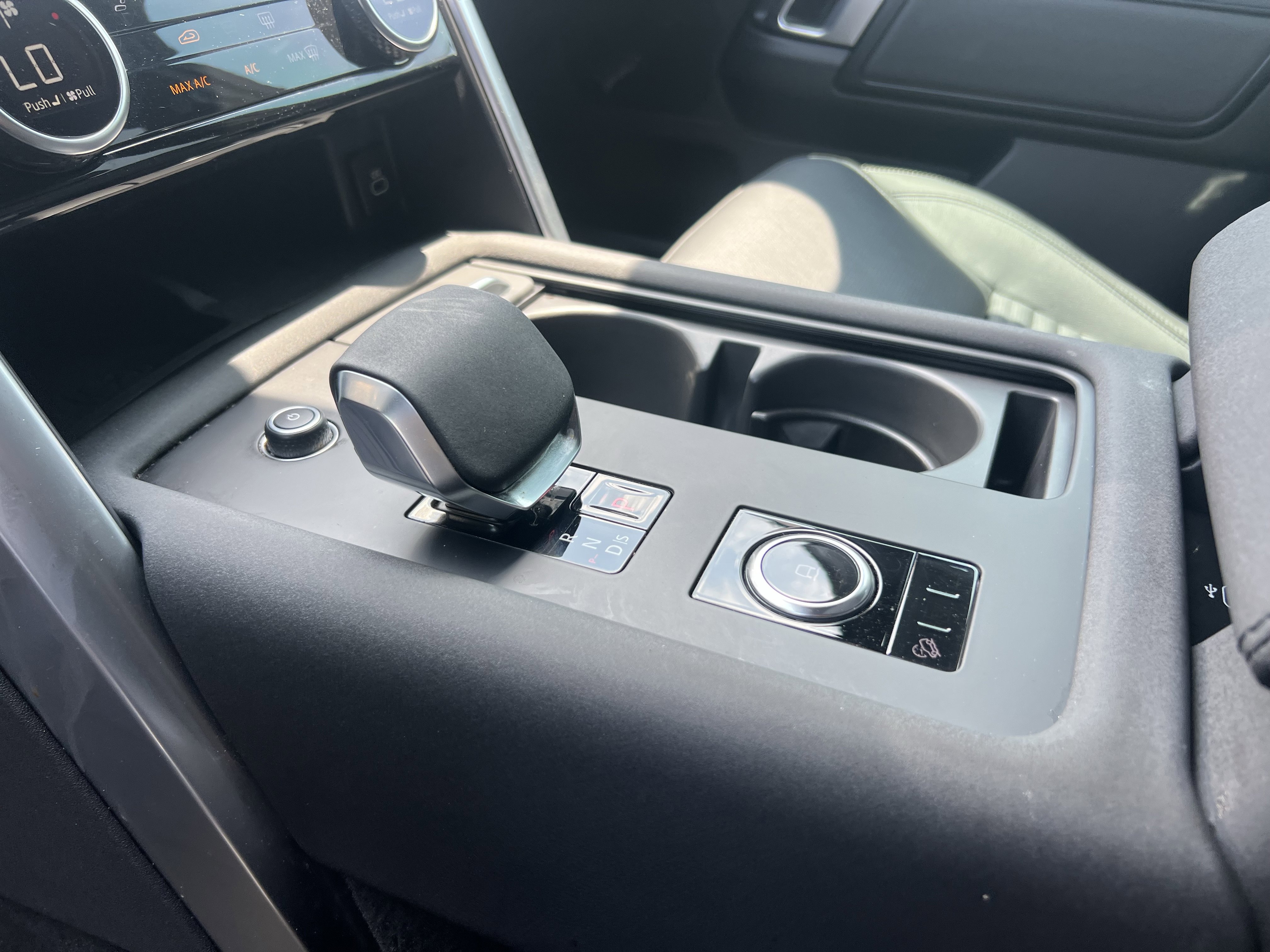 Certified 2025 Land Rover Discovery S AWD/4WD image 29