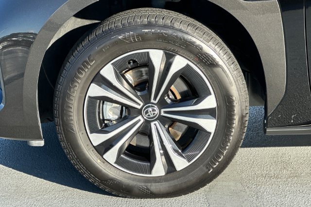 Certified 2024 Toyota bZ4X AWD w/ Weather Package image 31