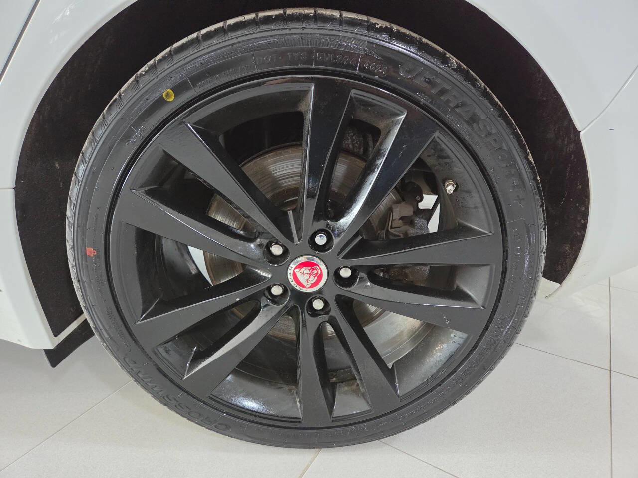 Used 2017 Jaguar XE Prestige RWD image 11