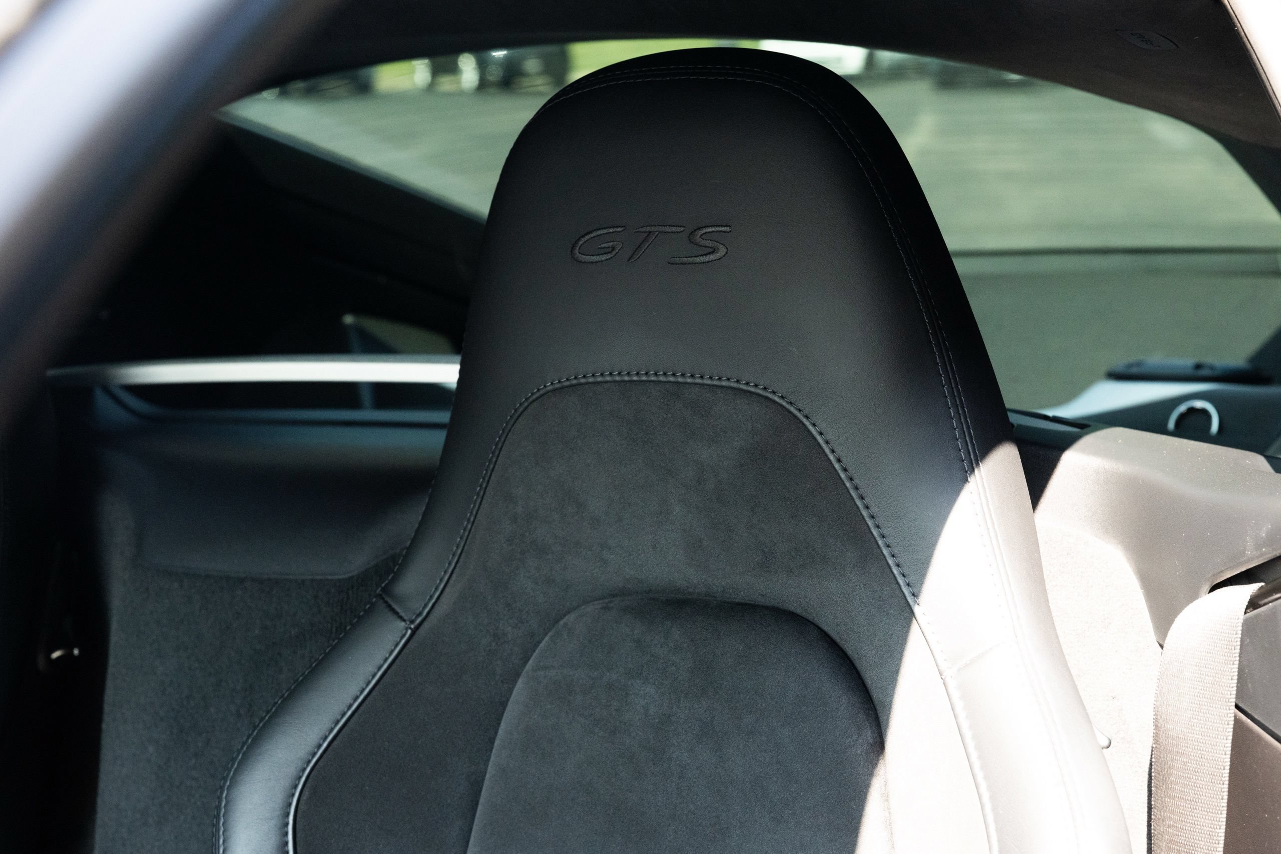 Used 2019 Porsche 718 Cayman GTS RWD image 2