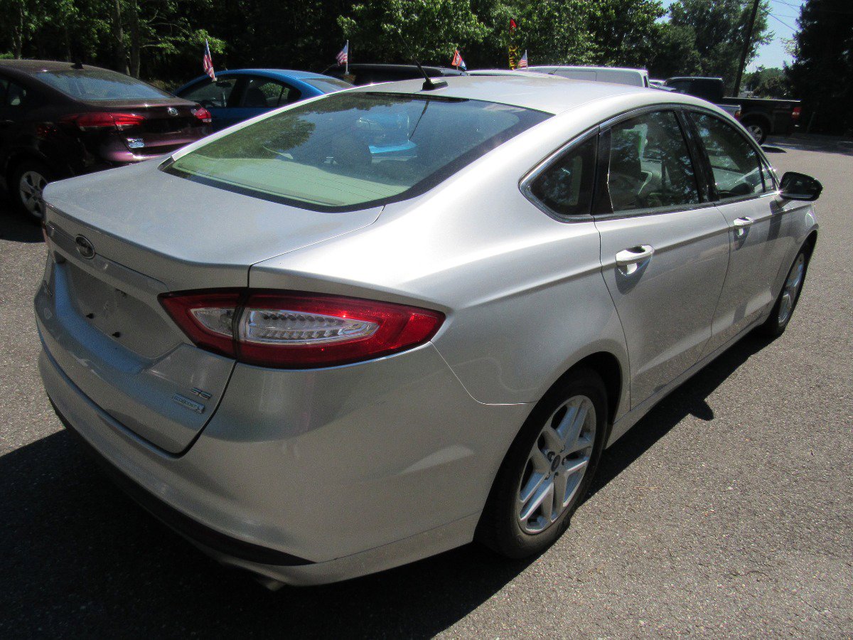 Used 2014 Ford Fusion SE w/ Equipment Group 202A FWD image 6