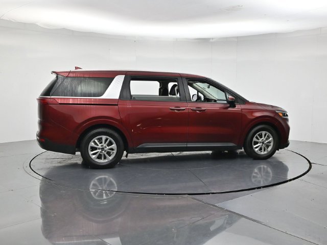 Used 2024 Kia Carnival LX FWD image 2