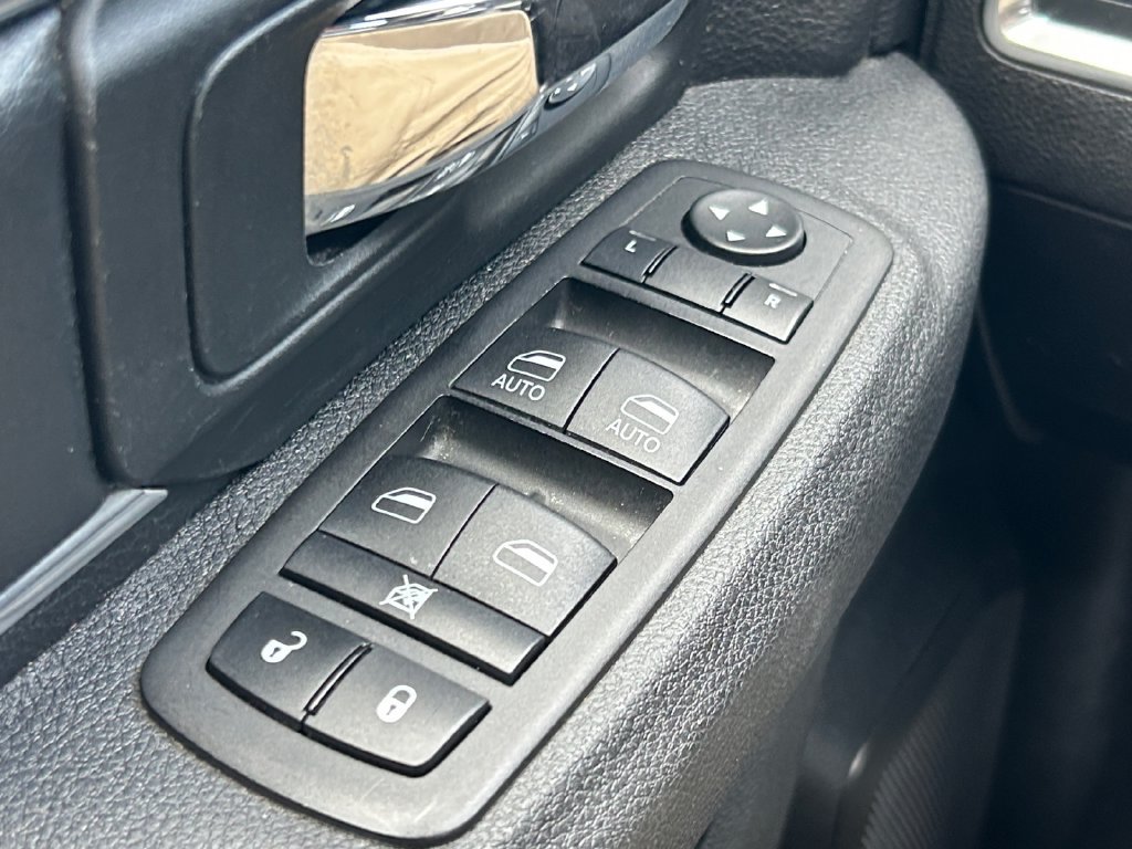 Used 2024 RAM 1500 Warlock AWD/4WD image 34