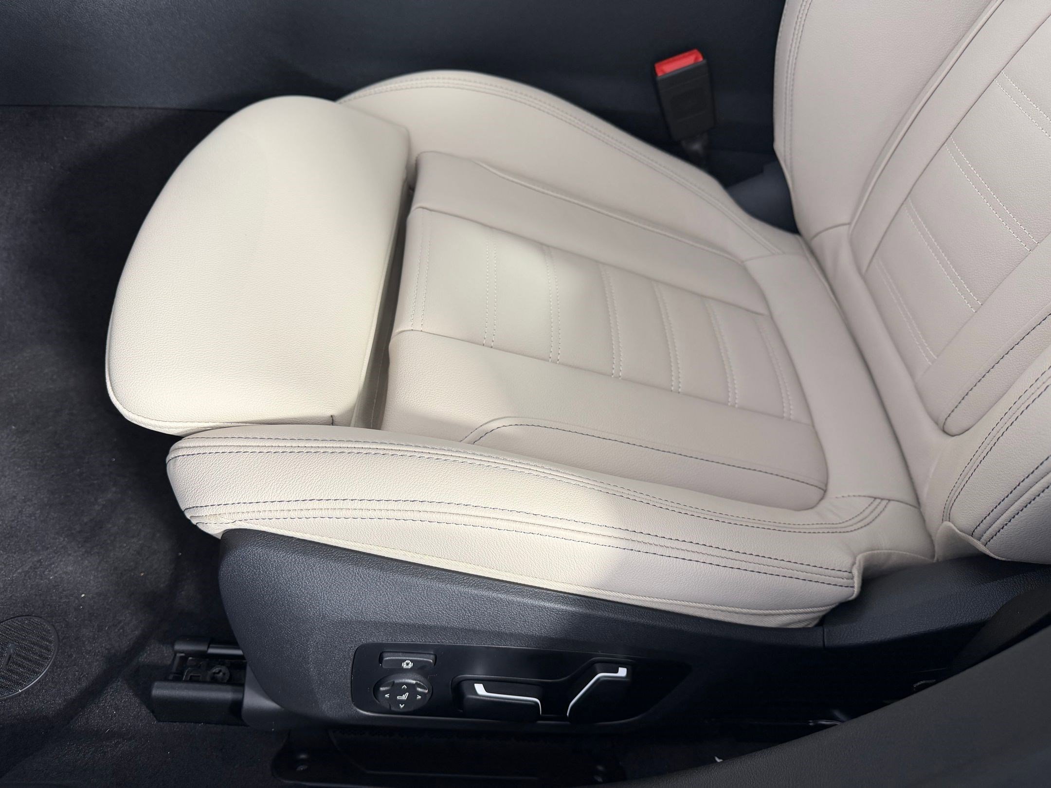 New 2026 BMW 330i Sedan w/ Premium Package image 13