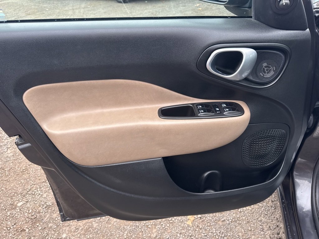 Used 2016 FIAT 500L Lounge image 23