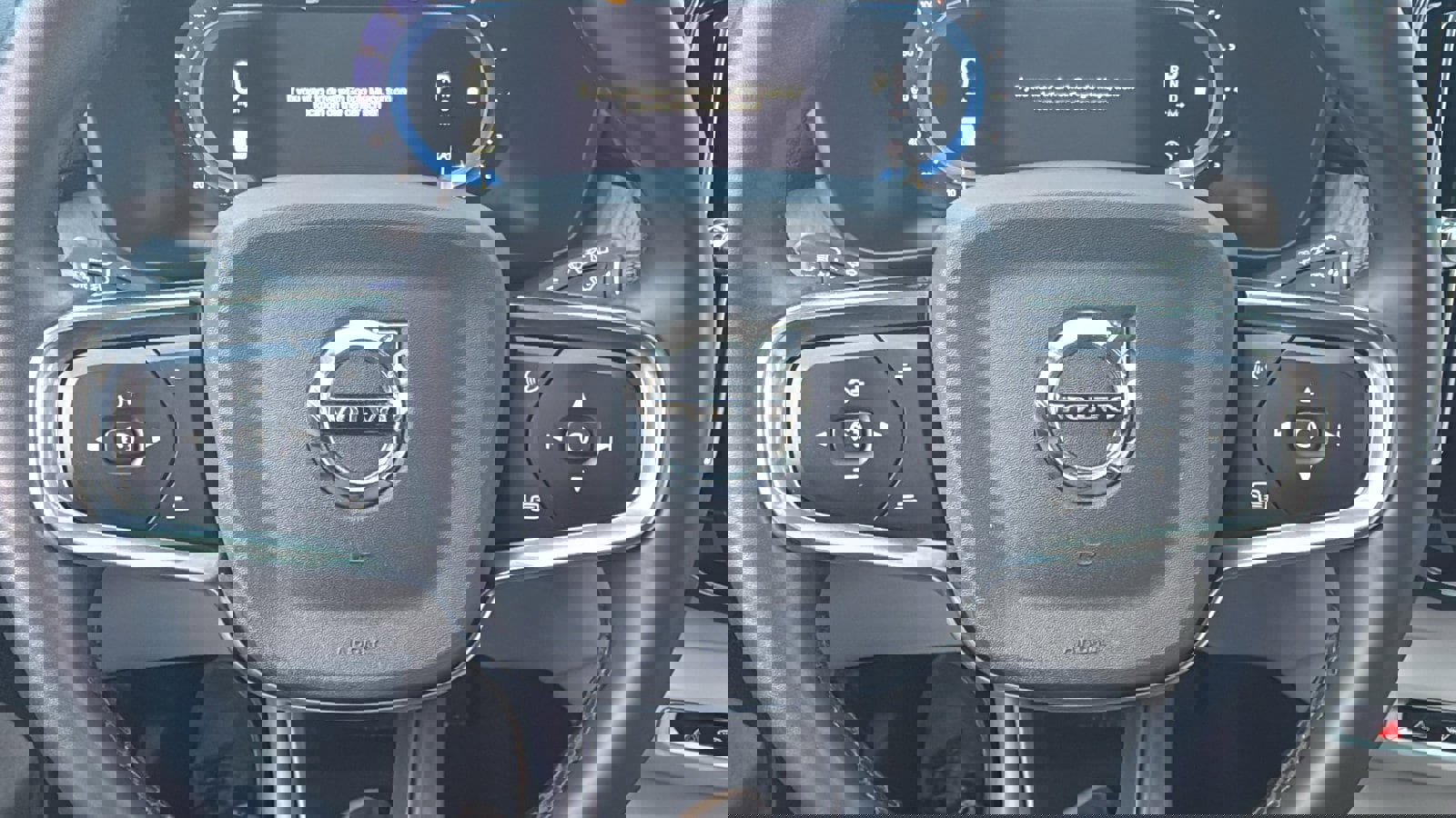 Used 2023 Volvo XC40 B5 Plus w/ Climate Package image 17