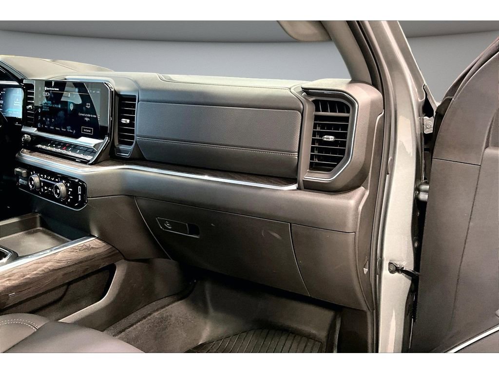 Used 2026 Chevrolet Silverado 2500 LTZ w/ LTZ Convenience Package AWD/4WD image 17