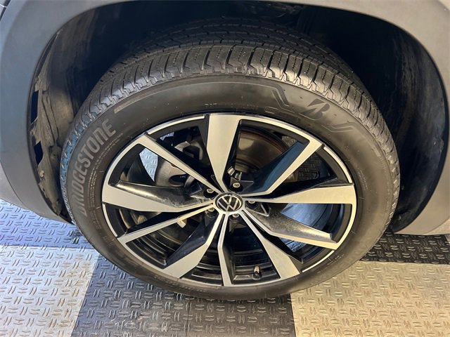 Certified 2024 Volkswagen Atlas SEL Premium R-Line image 9