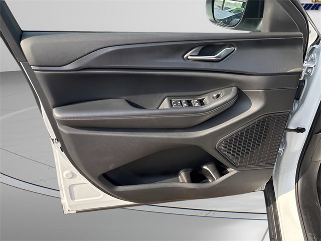 Used 2023 Jeep Grand Cherokee Laredo w/ Luxury Tech Group I image 6