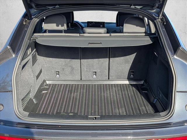 Used 2023 Audi Q5 2.0T Premium w/ Convenience Package image 6
