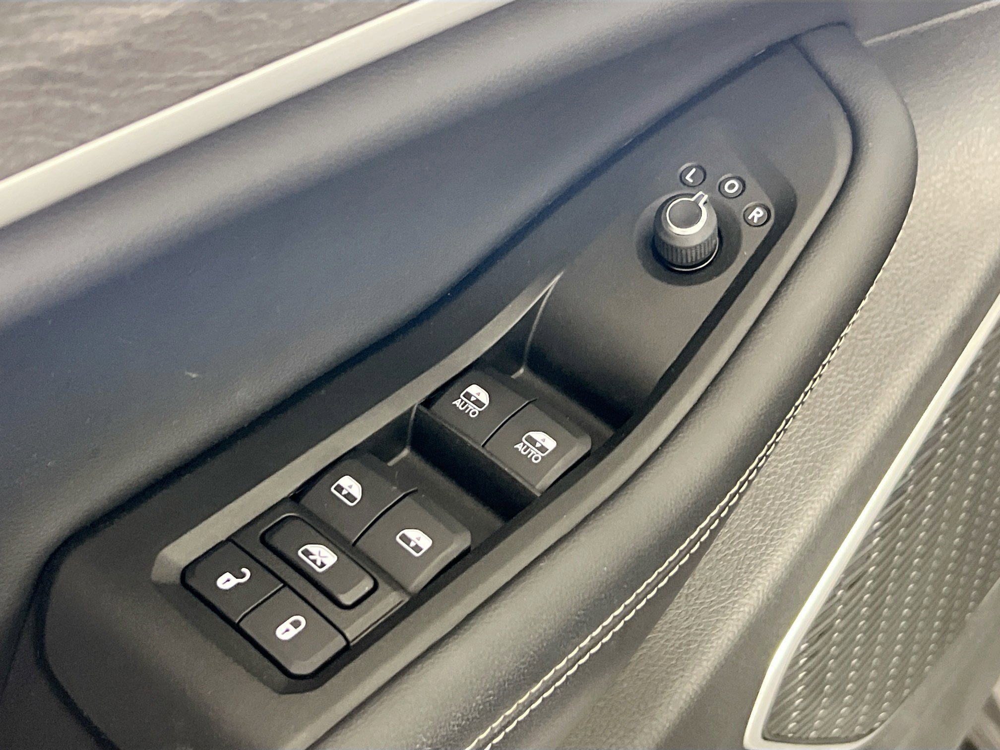 Used 2021 Jeep Grand Cherokee L Limited AWD/4WD image 17