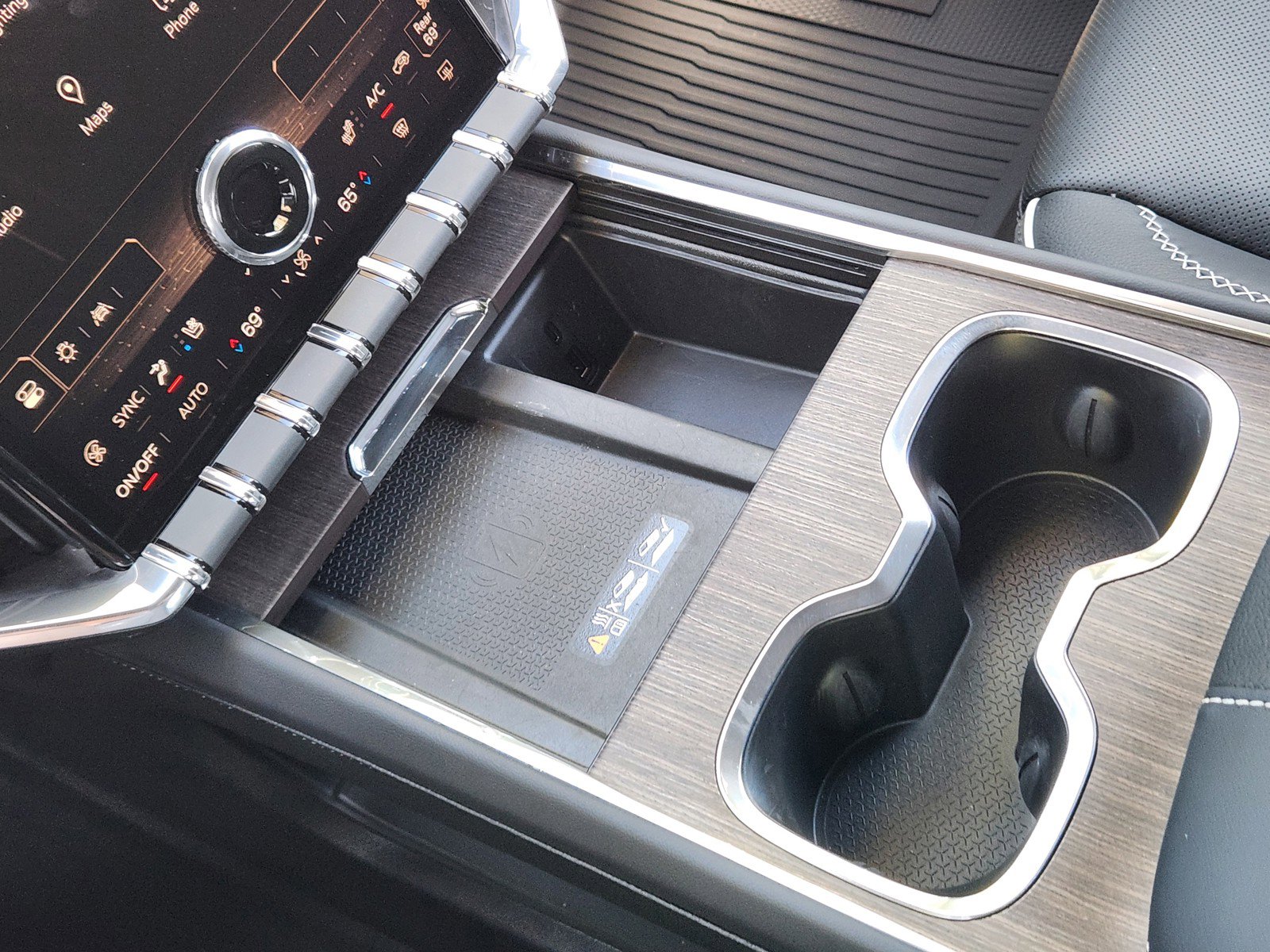 Used 2025 GMC Acadia Denali w/ LPO, Floor Liner Package image 16