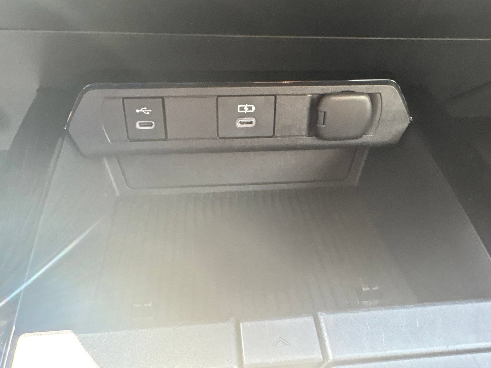 Used 2024 Toyota Prius LE FWD image 23