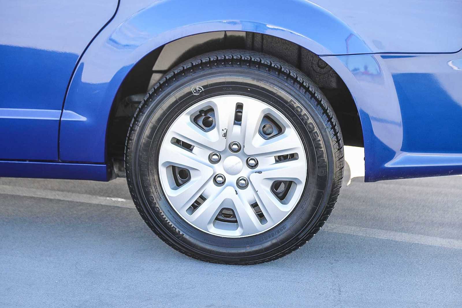 Used 2019 Dodge Grand Caravan SE w/ UConnect Hands-Free Group image 11
