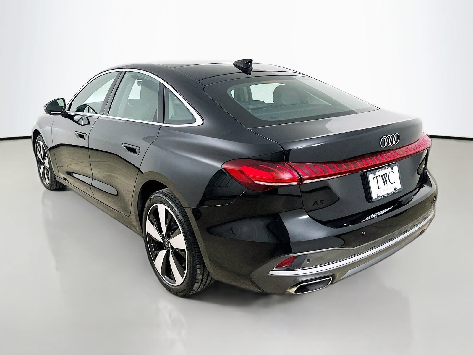 Used 2025 Audi A5 2.0T Premium Plus w/ Premium Plus AWD/4WD image 7