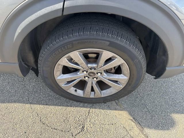 Certified 2022 Ford Explorer XLT w/ Equipment Group 202A image 17