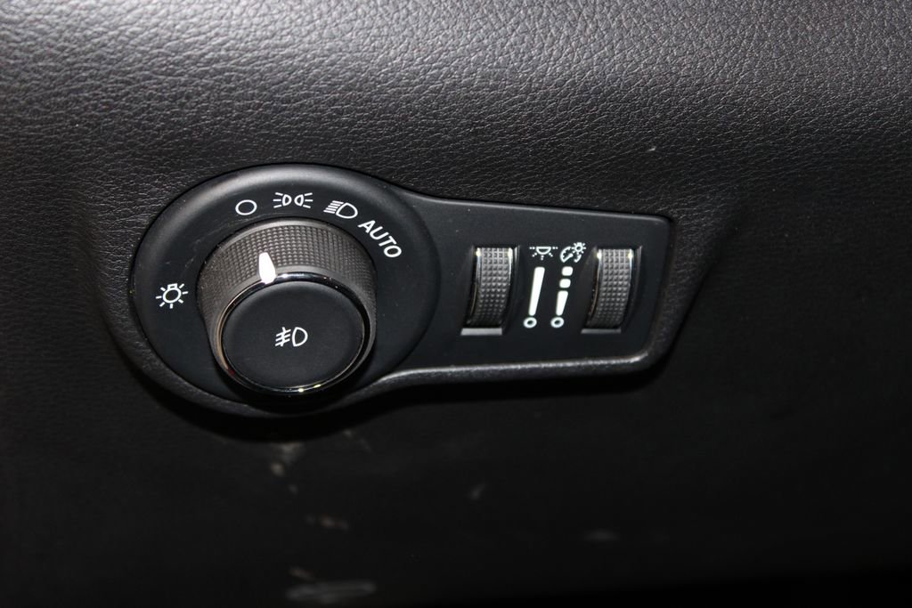 Used 2025 Jeep Compass Trailhawk image 19