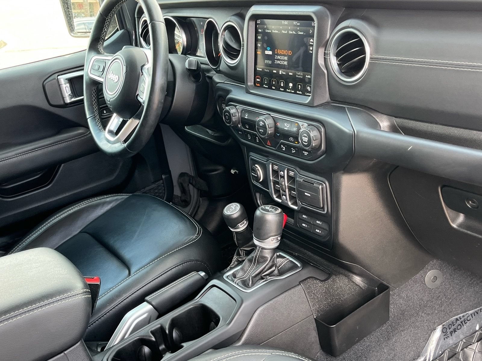 Used 2019 Jeep Wrangler Unlimited Sahara AWD/4WD image 9