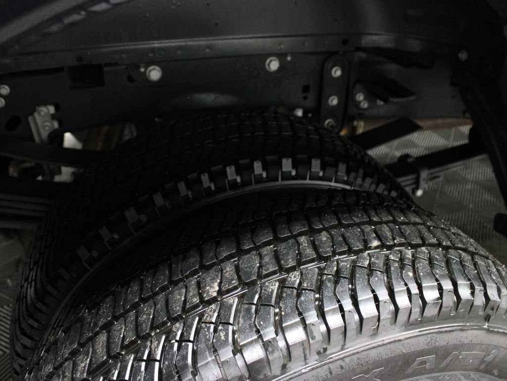 Used 2024 Ford F350 Lariat w/ FX4 Off-Road Package AWD/4WD image 45
