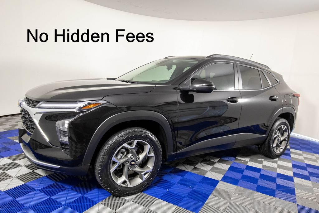 Used 2025 Chevrolet Trax LT FWD image 1
