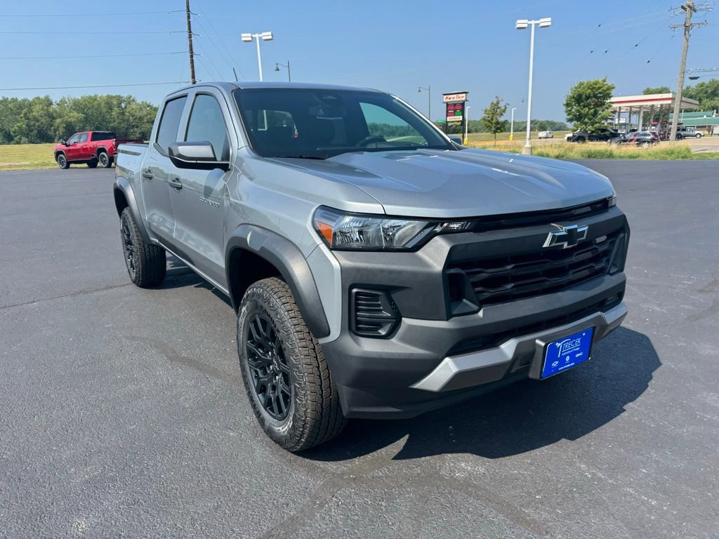 Used 2025 Chevrolet Colorado Trail Boss AWD/4WD image 3