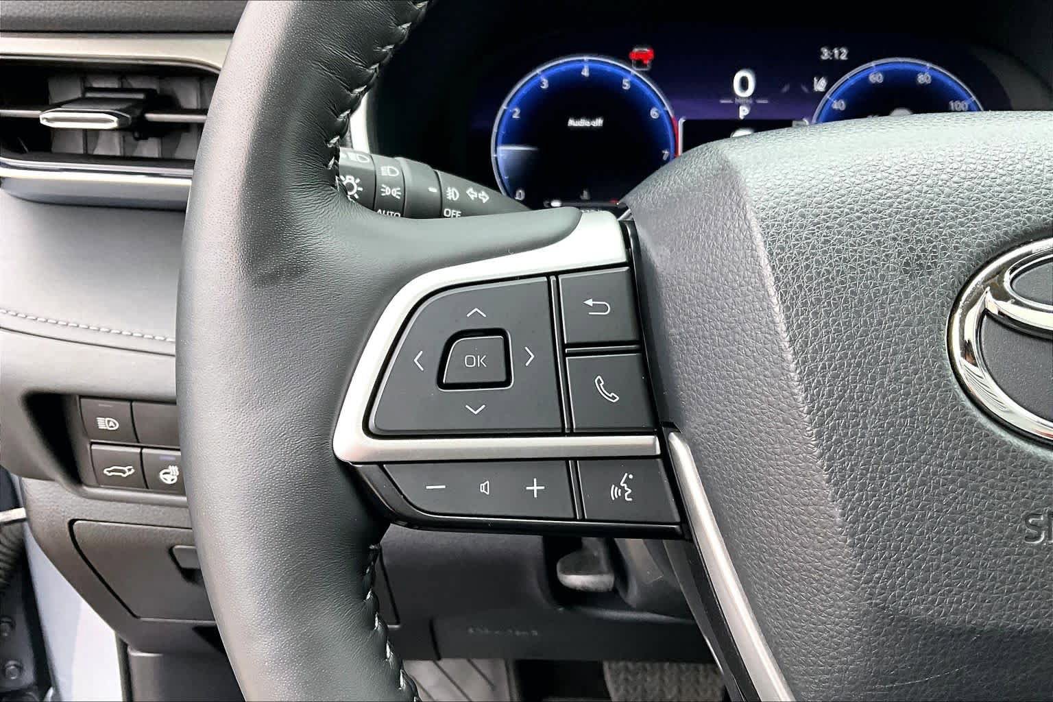 Used 2023 Toyota Highlander Limited image 23