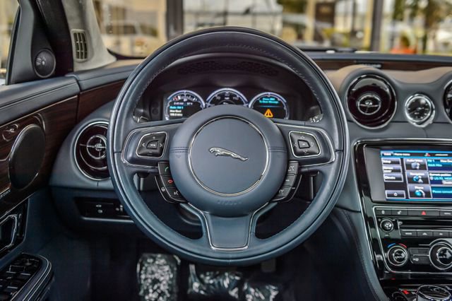 Used 2015 Jaguar XJ L Portfolio image 29
