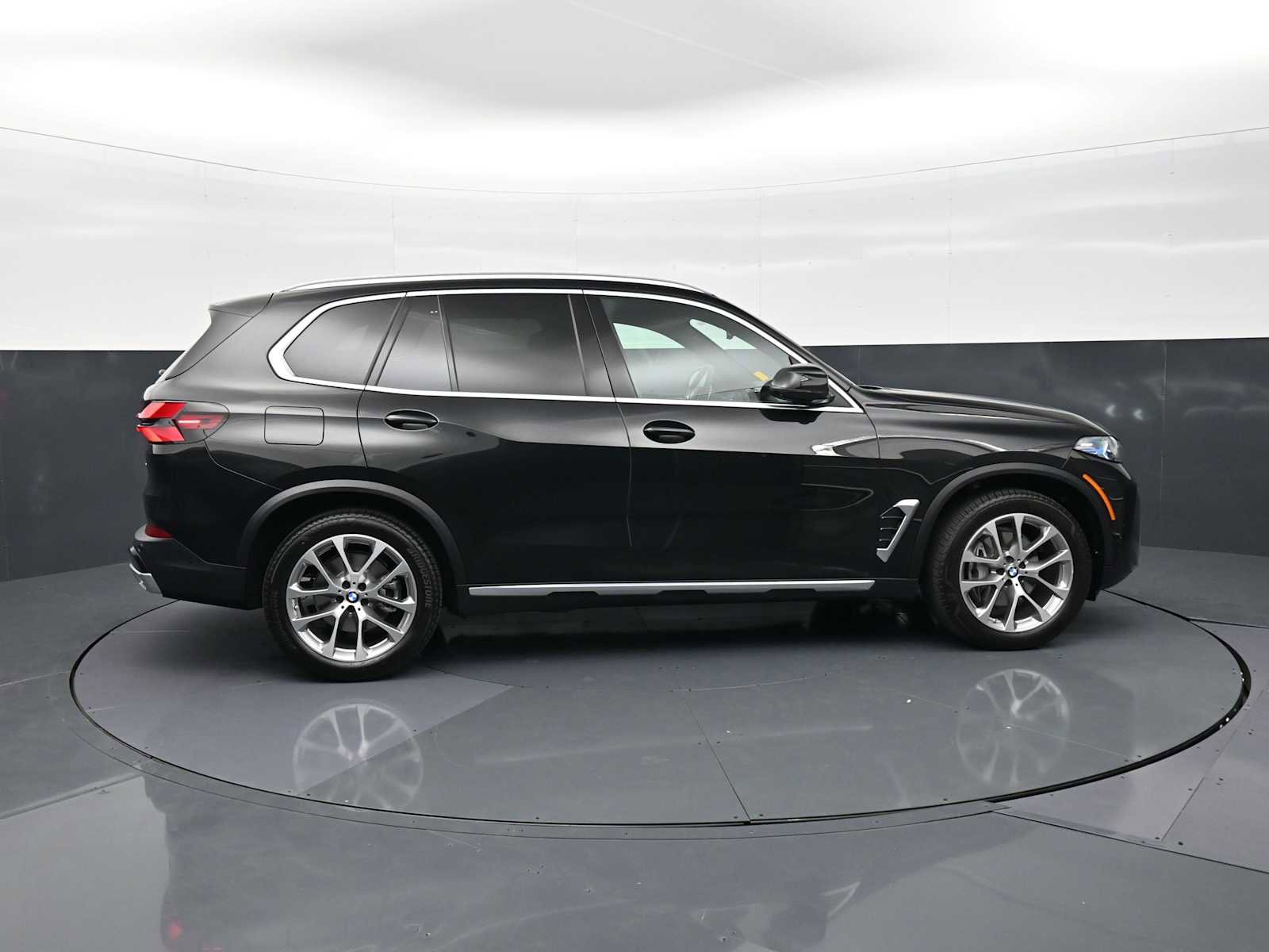 Used 2026 BMW X5 xDrive40i w/ Climate Comfort Package AWD/4WD image 4