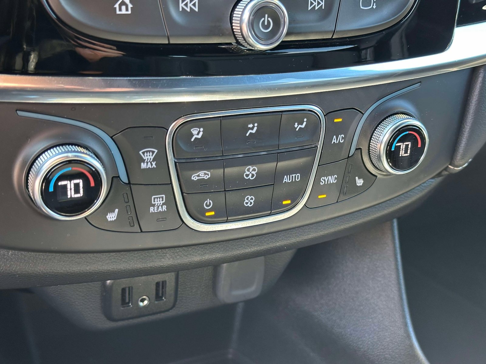 Used 2023 Chevrolet Traverse LT image 29