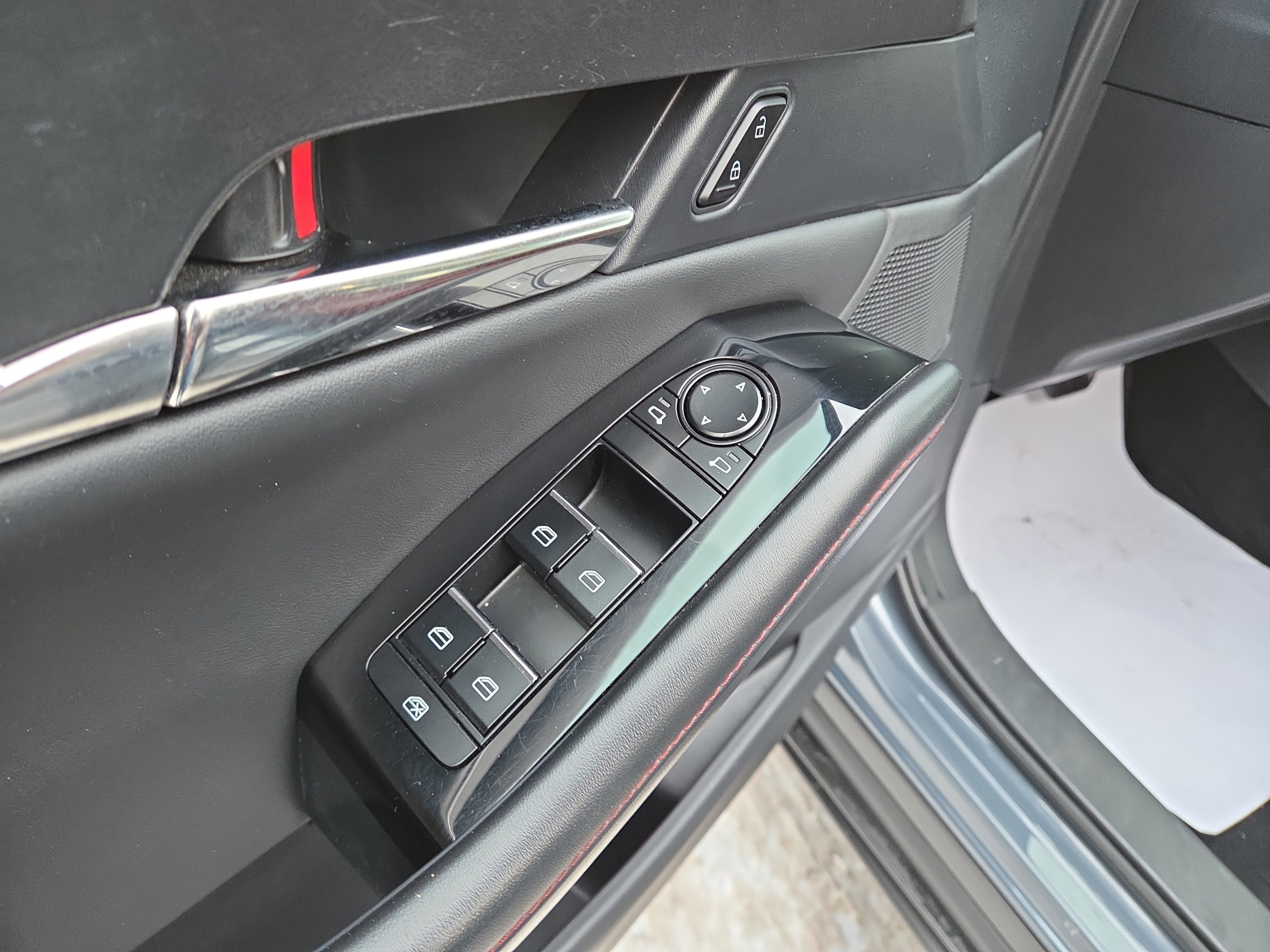 Certified 2025 MAZDA CX-30 AWD 2.5 S w/ Preferred Package image 16