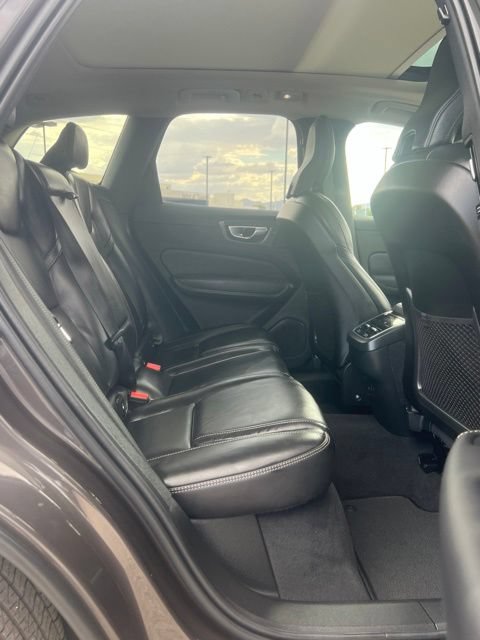 Certified 2025 Volvo XC60 B5 Ultra w/ Protection Package Premier AWD/4WD image 30
