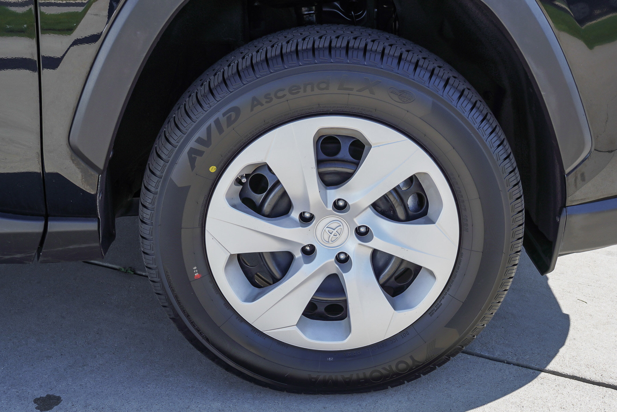 Certified 2024 Toyota RAV4 LE AWD/4WD image 10