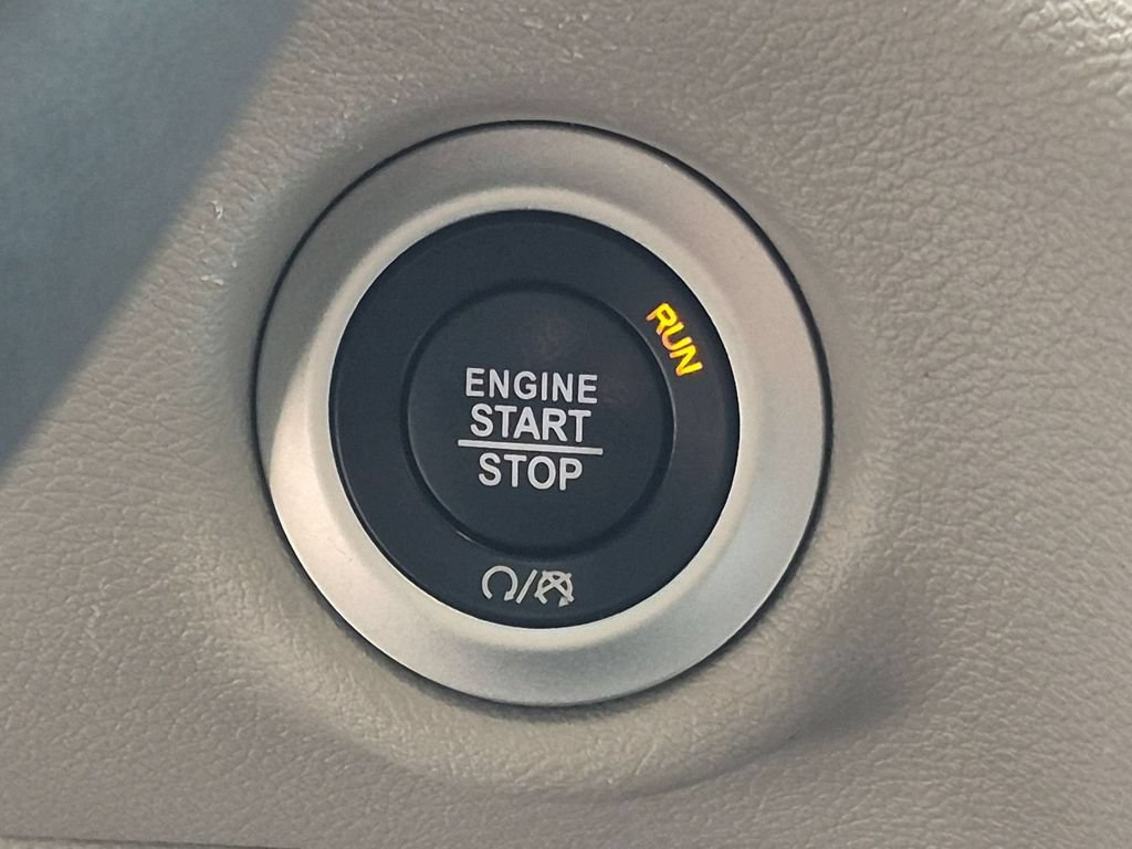 Used 2024 Chrysler Pacifica Touring-L FWD image 22